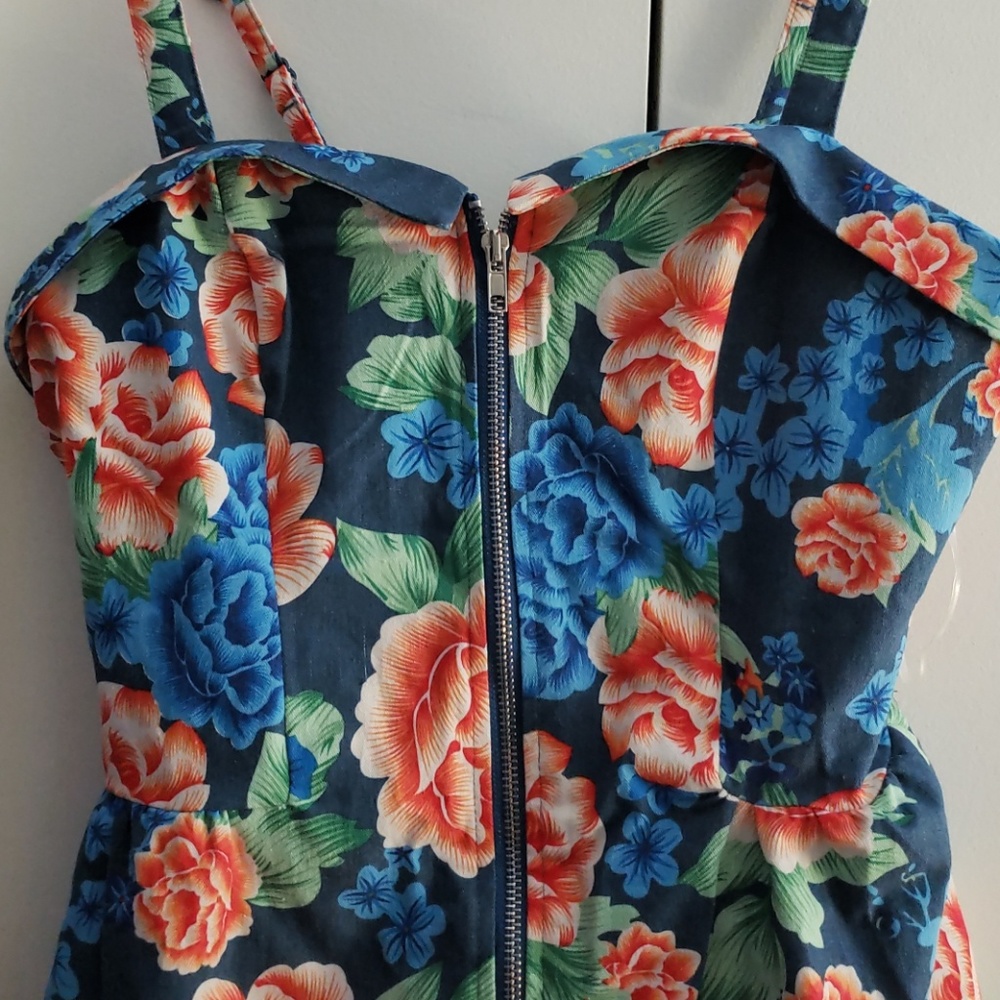 Dress - Picture 2 of 2